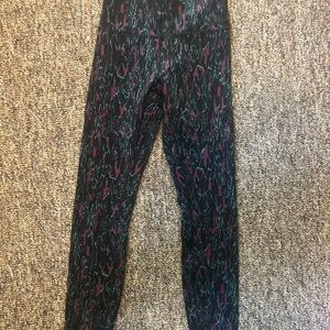 Lululemon pattern Wunder train leggings 25 inch inseam